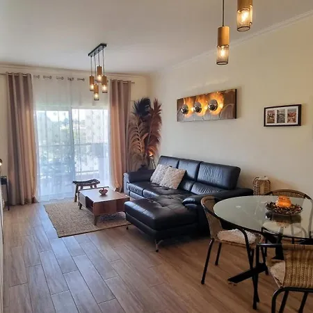 Appartement Et Chaleureux Avec Terrasse Vue Piscine à 2 Pas De La Marina *