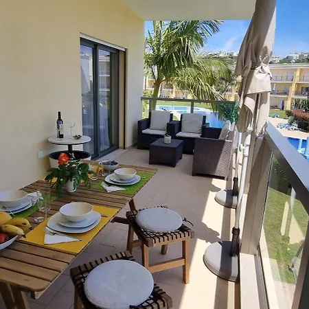 Appartement Et Chaleureux Avec Terrasse Vue Piscine à 2 Pas De La Marina Albufeira