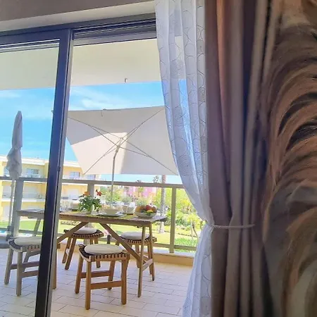 Et Chaleureux Avec Terrasse Vue Piscine A 2 Pas De La Marina Albufeira