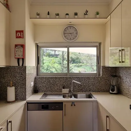 Appartement Et Chaleureux Avec Terrasse Vue Piscine à 2 Pas De La Marina *