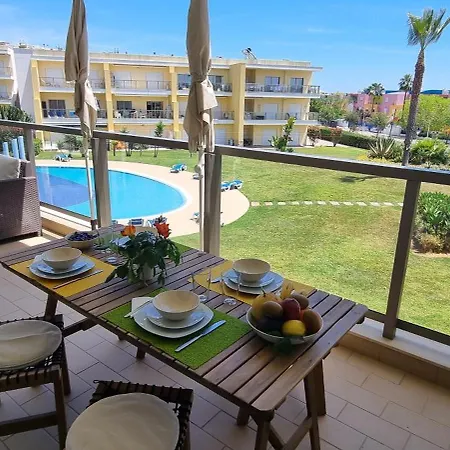 Appartement Et Chaleureux Avec Terrasse Vue Piscine à 2 Pas De La Marina *