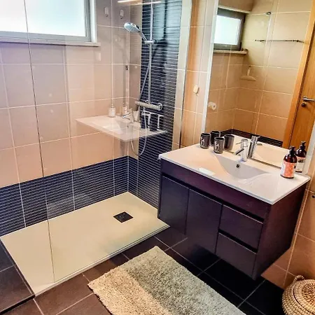 Et Chaleureux Avec Terrasse Vue Piscine à 2 Pas De La Marina Appartement *