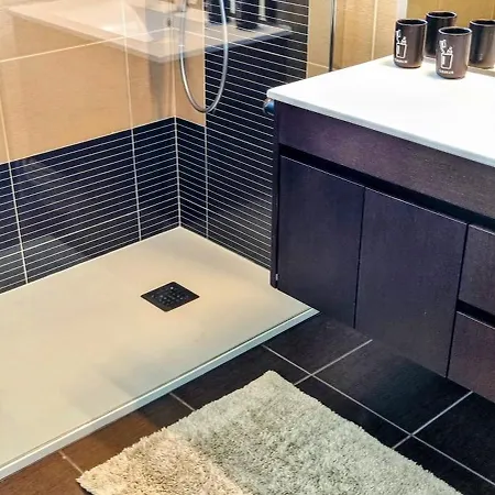 Appartement Et Chaleureux Avec Terrasse Vue Piscine à 2 Pas De La Marina