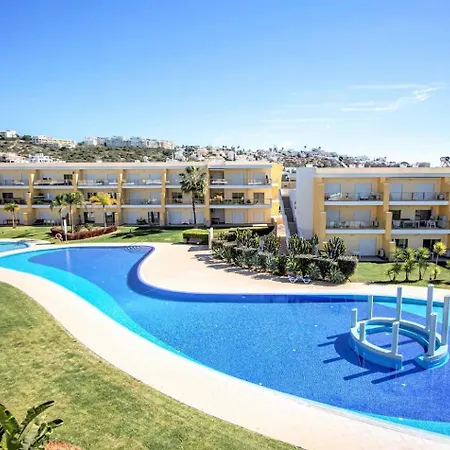 Et Chaleureux Avec Terrasse Vue Piscine à 2 Pas De La Marina